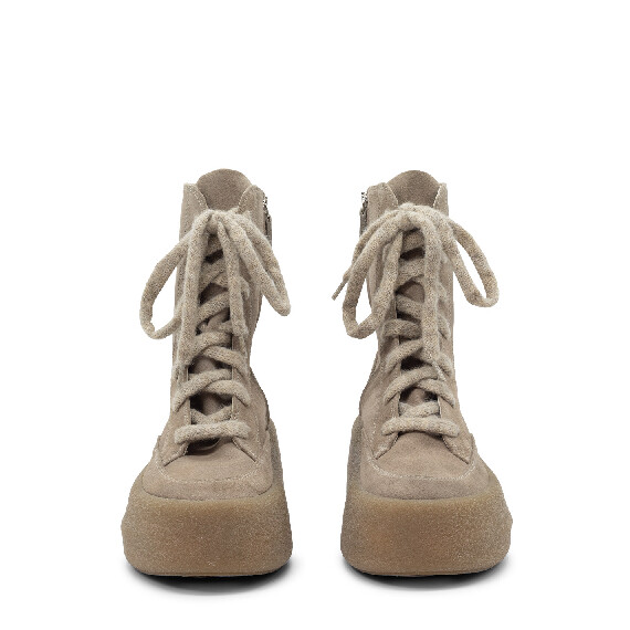 F04 Creepy – Taupe lace-up ankle boot  